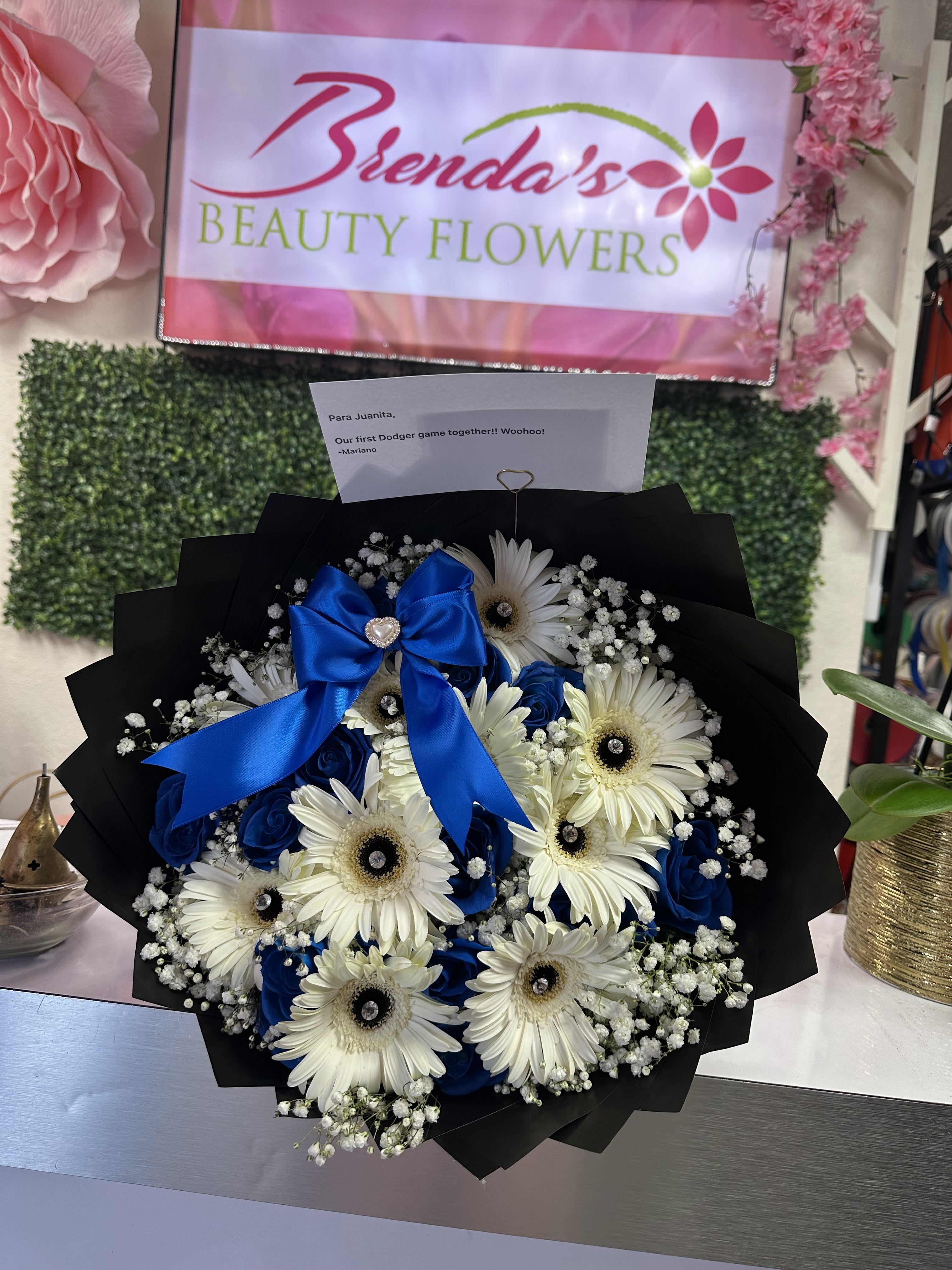 Royal blue roses and gerberas white 