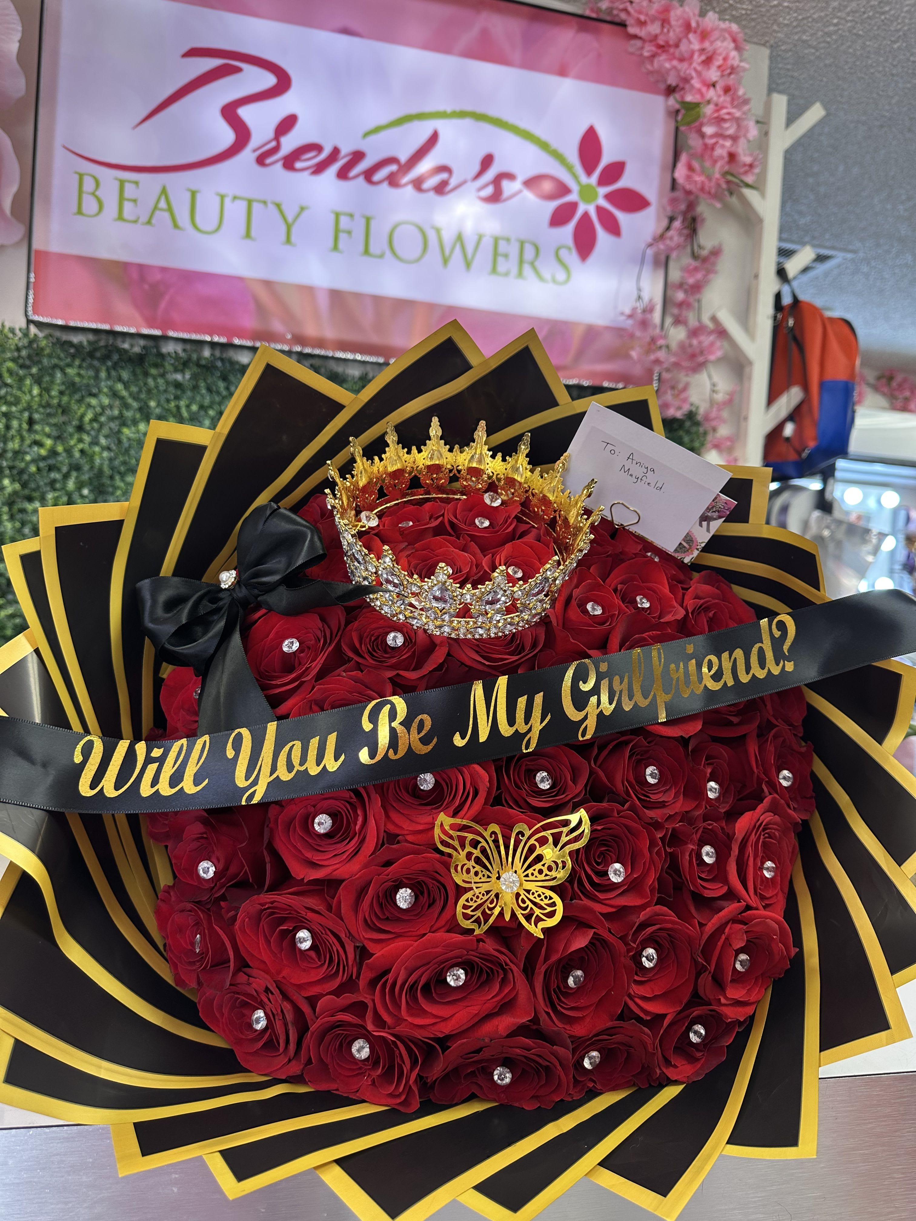 60 Roses with crown and diamond pins 