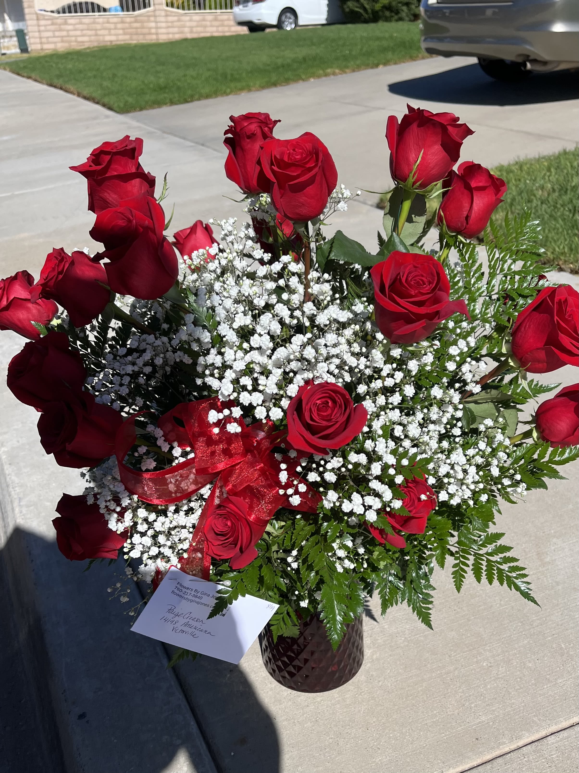2 dozen red rose vase/ 2 docenas de rosas rojas en un jarrón