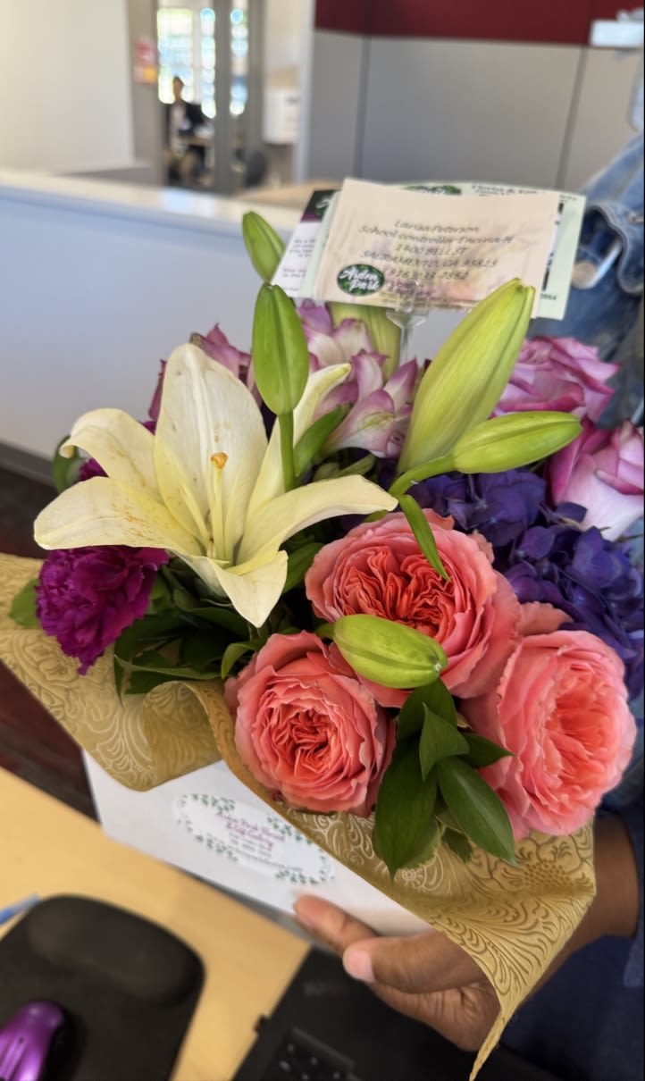 Teleflora's Garden Romance