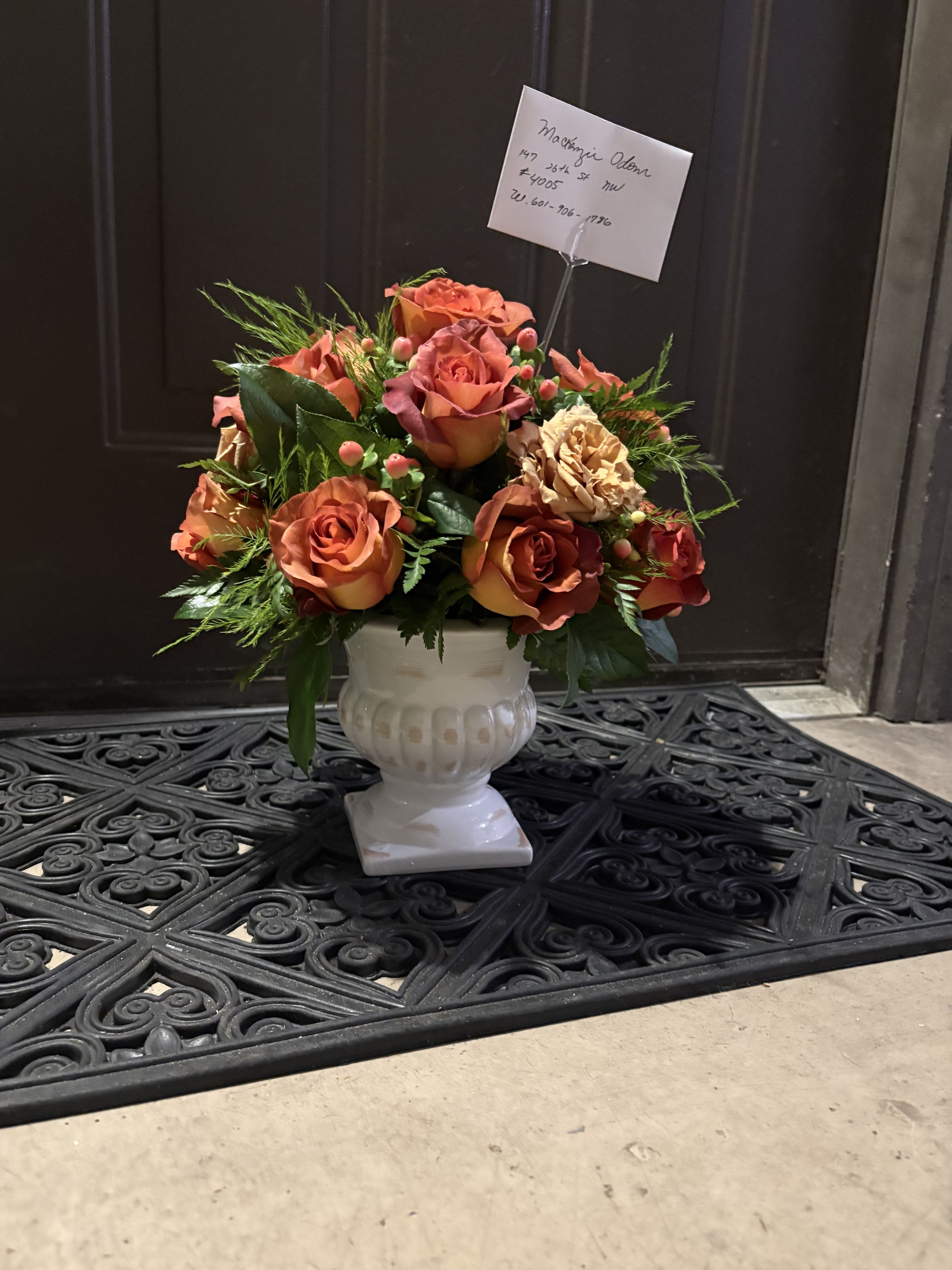 Teleflora's Kiss of the Rose