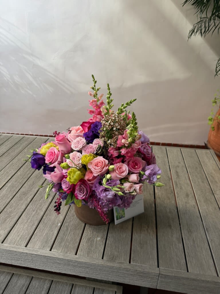 The Essence of Everyday Love: A Heartfelt Flower Arrangement