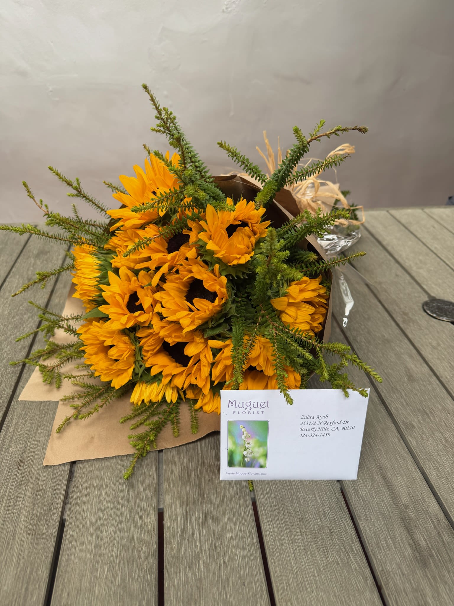 Sun-Kissed Radiance: A Vibrant Bouquet of Stunning Sunflowers