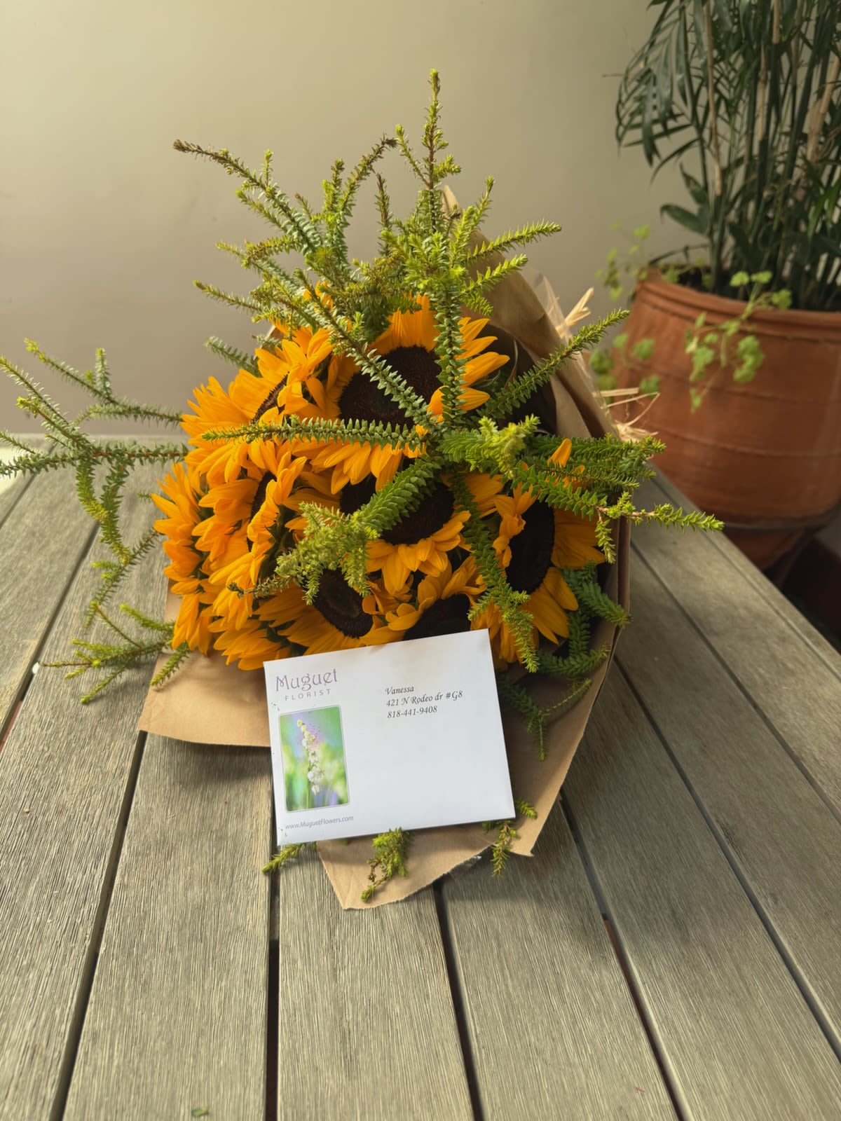 Sun-Kissed Radiance: A Vibrant Bouquet of Stunning Sunflowers