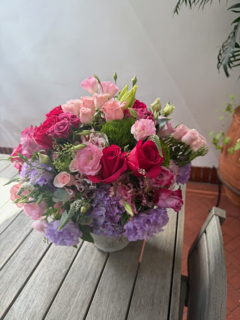 The Essence of Everyday Love: A Heartfelt Flower Arrangement