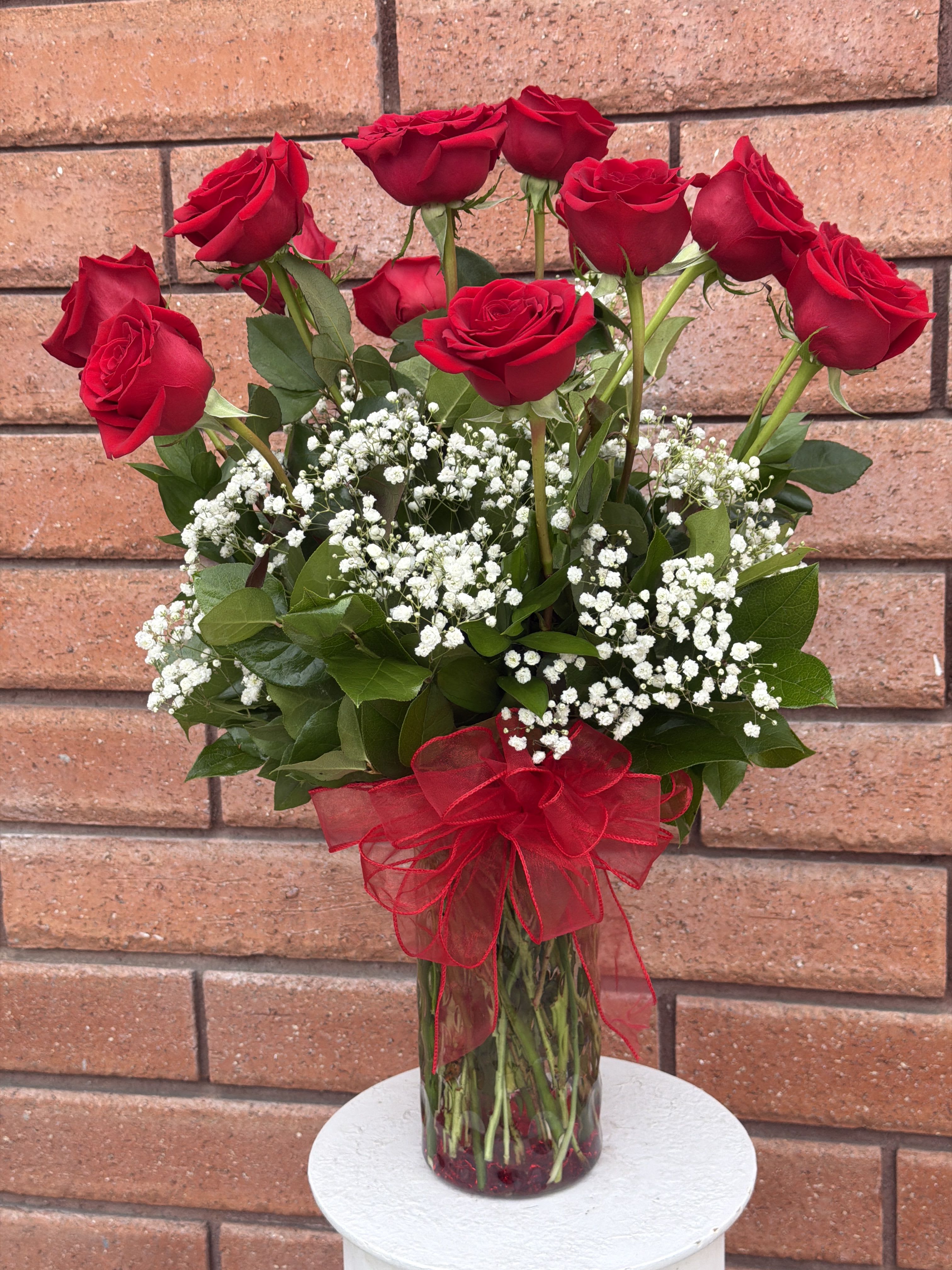 Ecuadorian Long Stem Red Roses Vase