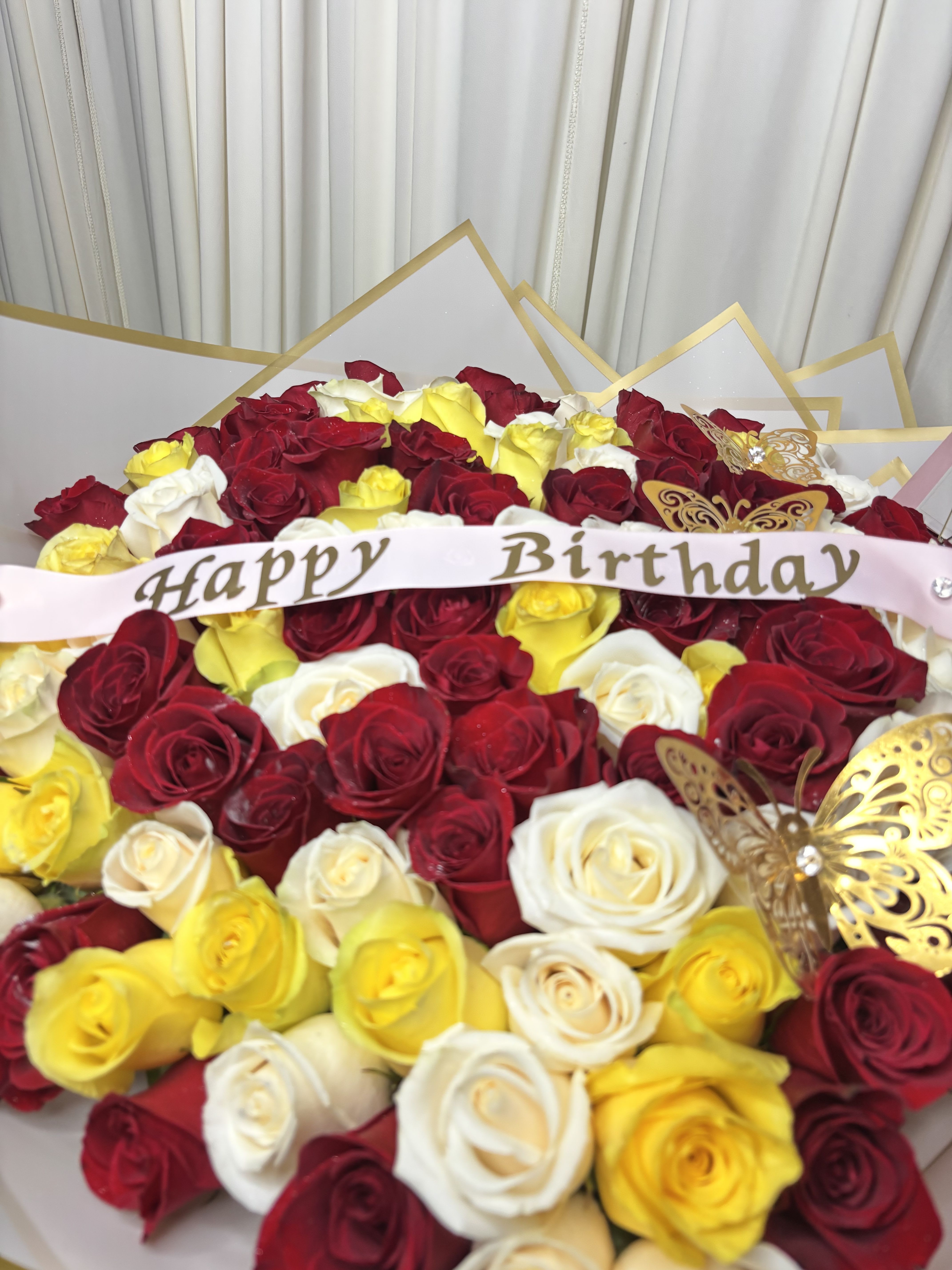 100 Roses Grandeur Bouquet