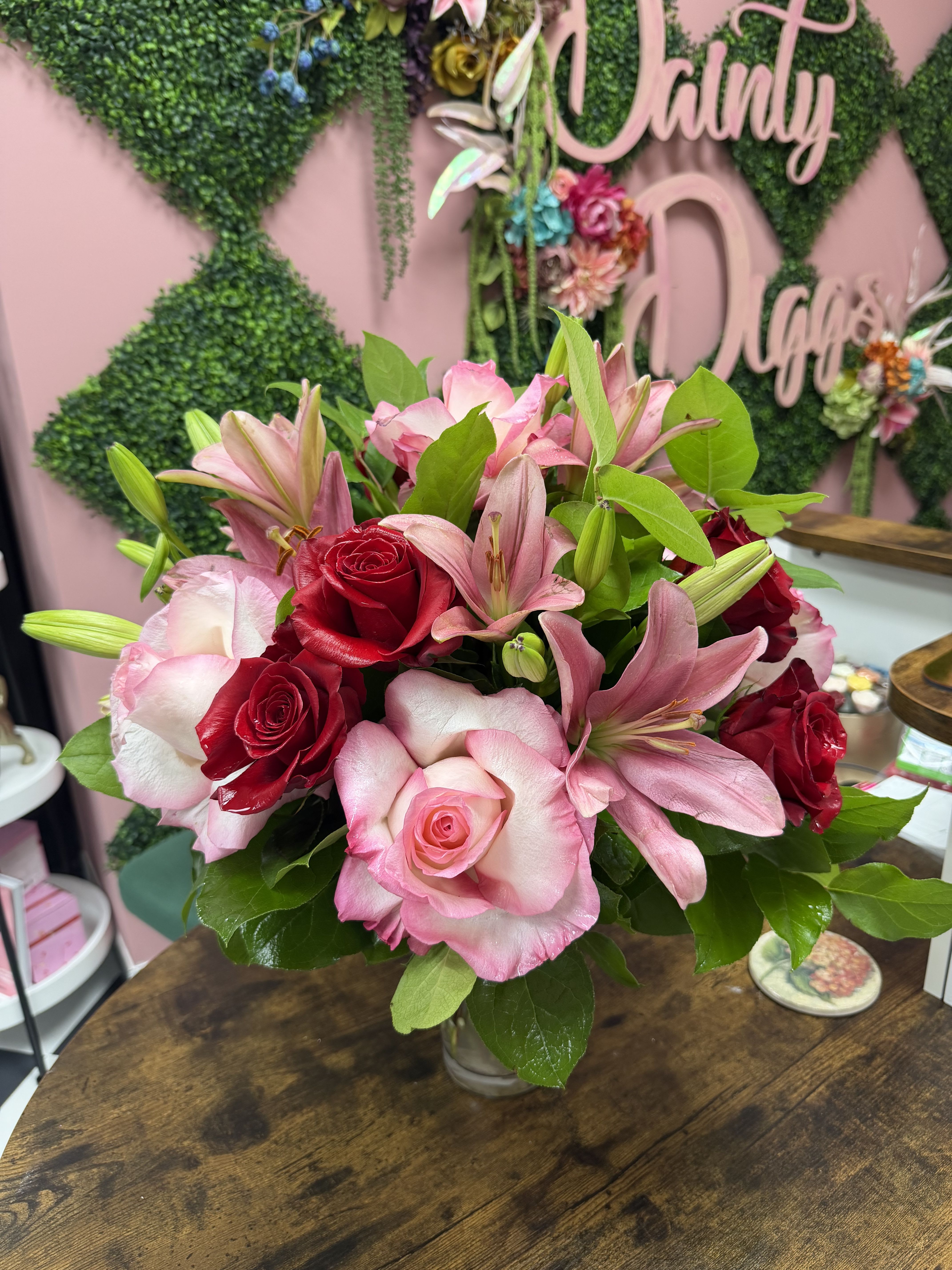 Deluxe "MY SWEETHEART" Designers Choice Fresh Floral Arrangement in Vase with Bow