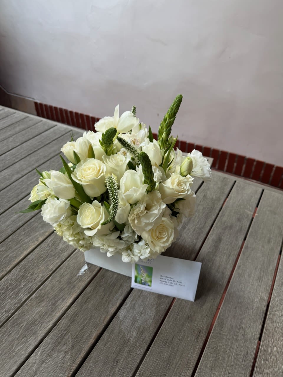 Timeless Elegance: The Classic Sweet White Arrangement