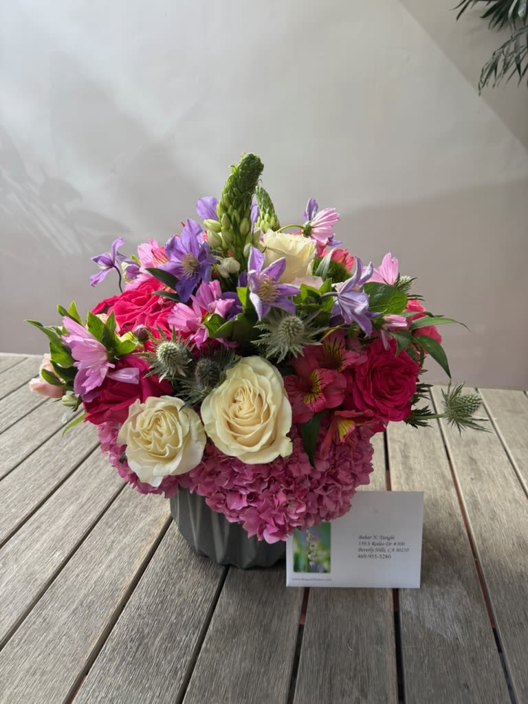 The Essence of Everyday Love: A Heartfelt Flower Arrangement