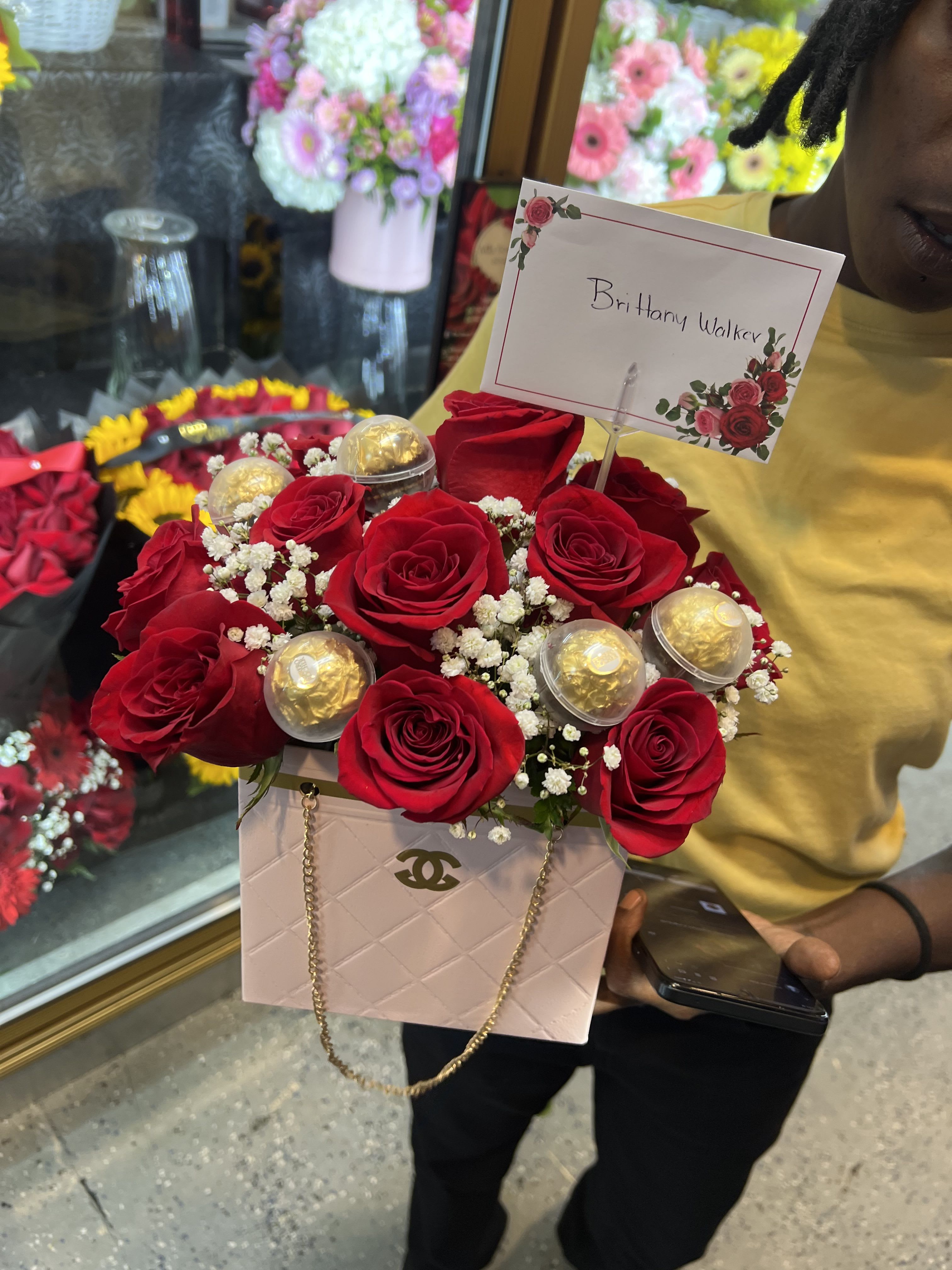 FLOWER BAG PINK RED ROSES CHOCO