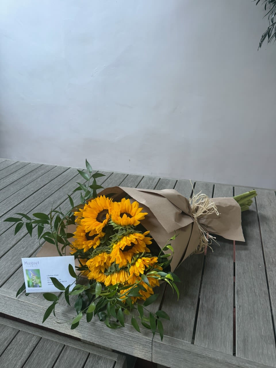 Sun-Kissed Radiance: A Vibrant Bouquet of Stunning Sunflowers
