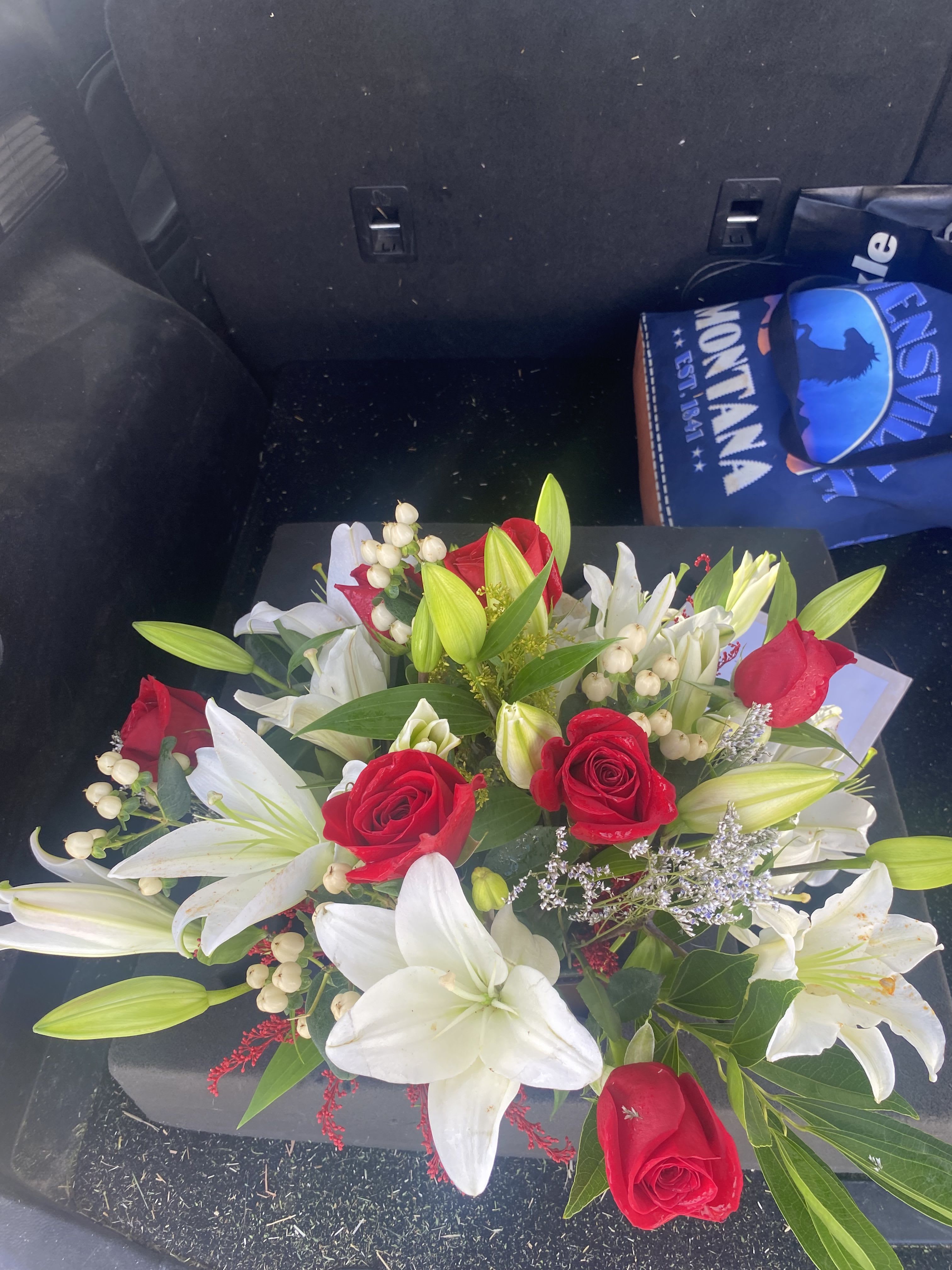 Roses & Lillies Table arrangement