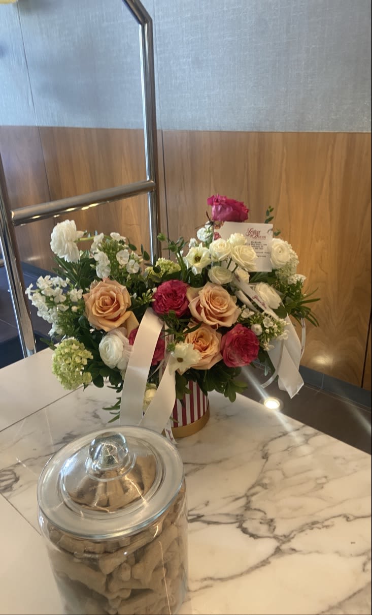 BOX OF BLOOMS - PREMIUM BLOOMS