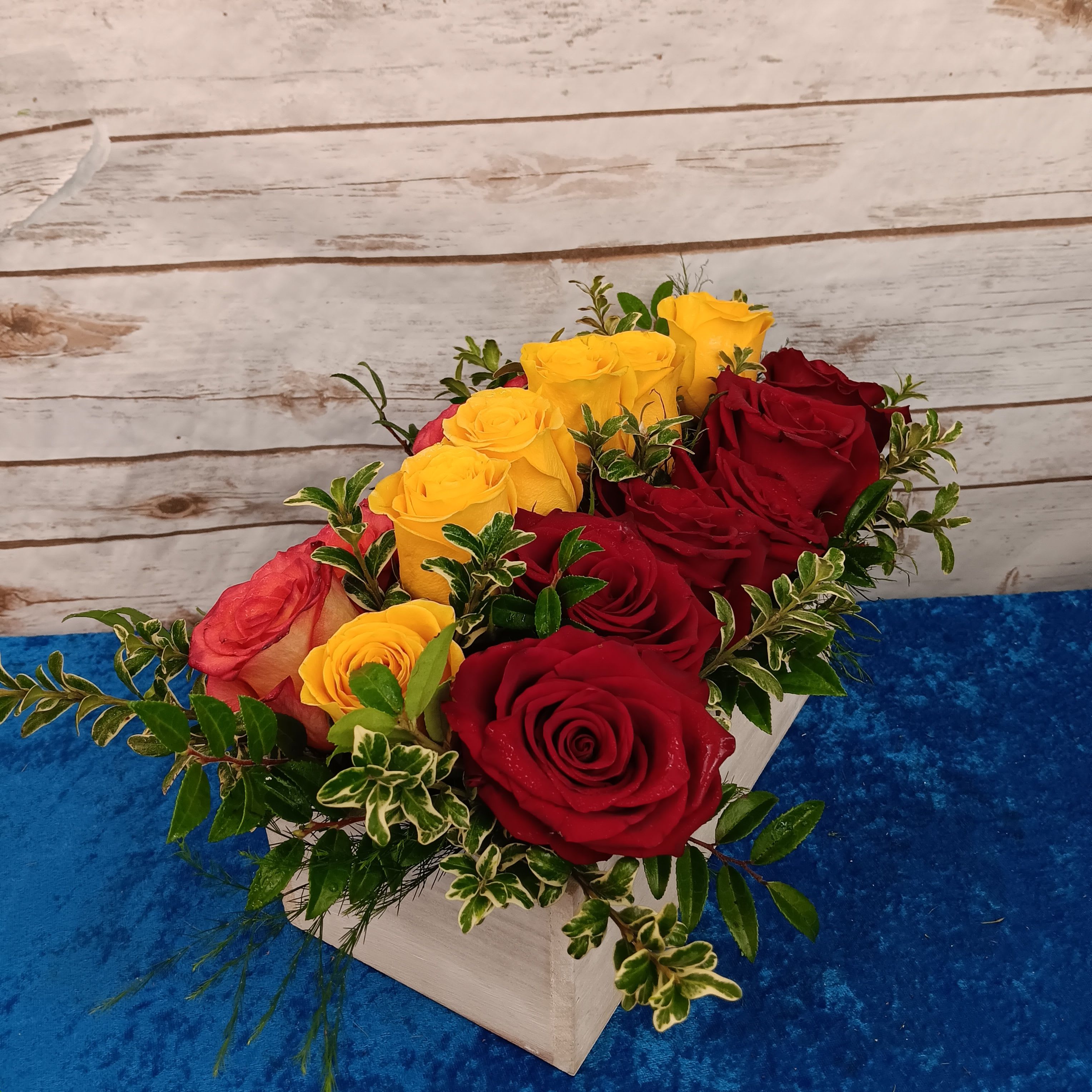 Elegant Trio of Roses – 18 Fresh Roses