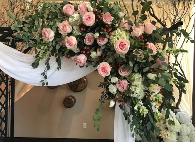 Pink rose trailing arrangement