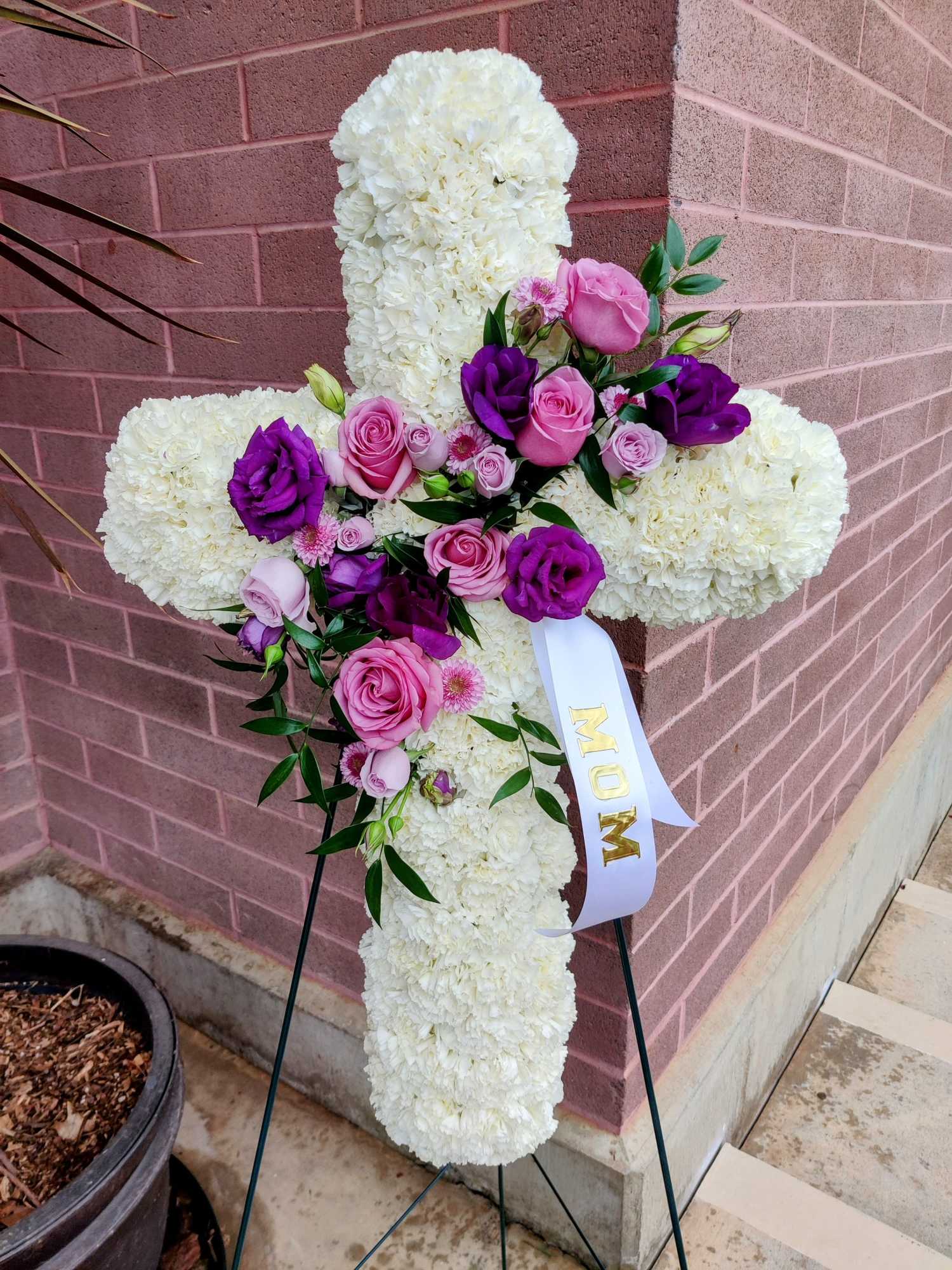 Description of funeral flower arrangement