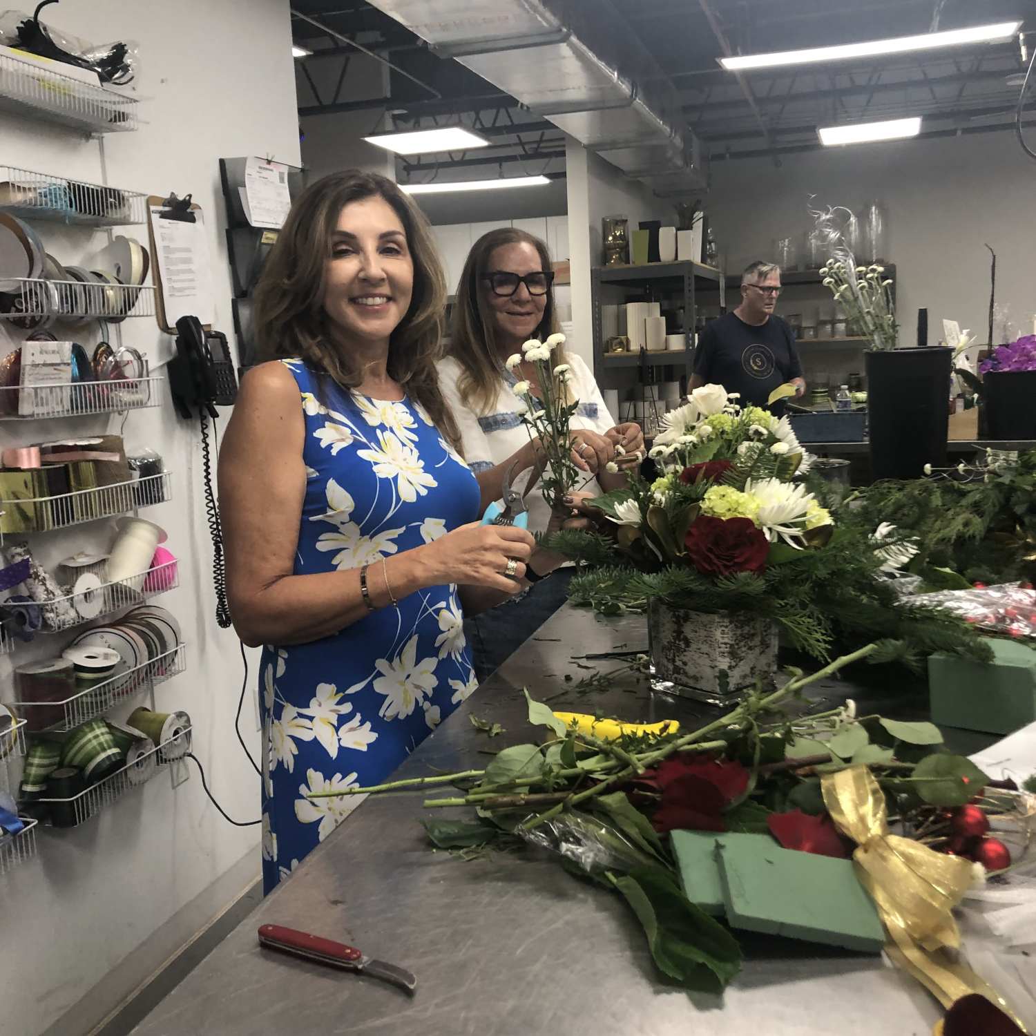 Pair holding flowers in arrangement class