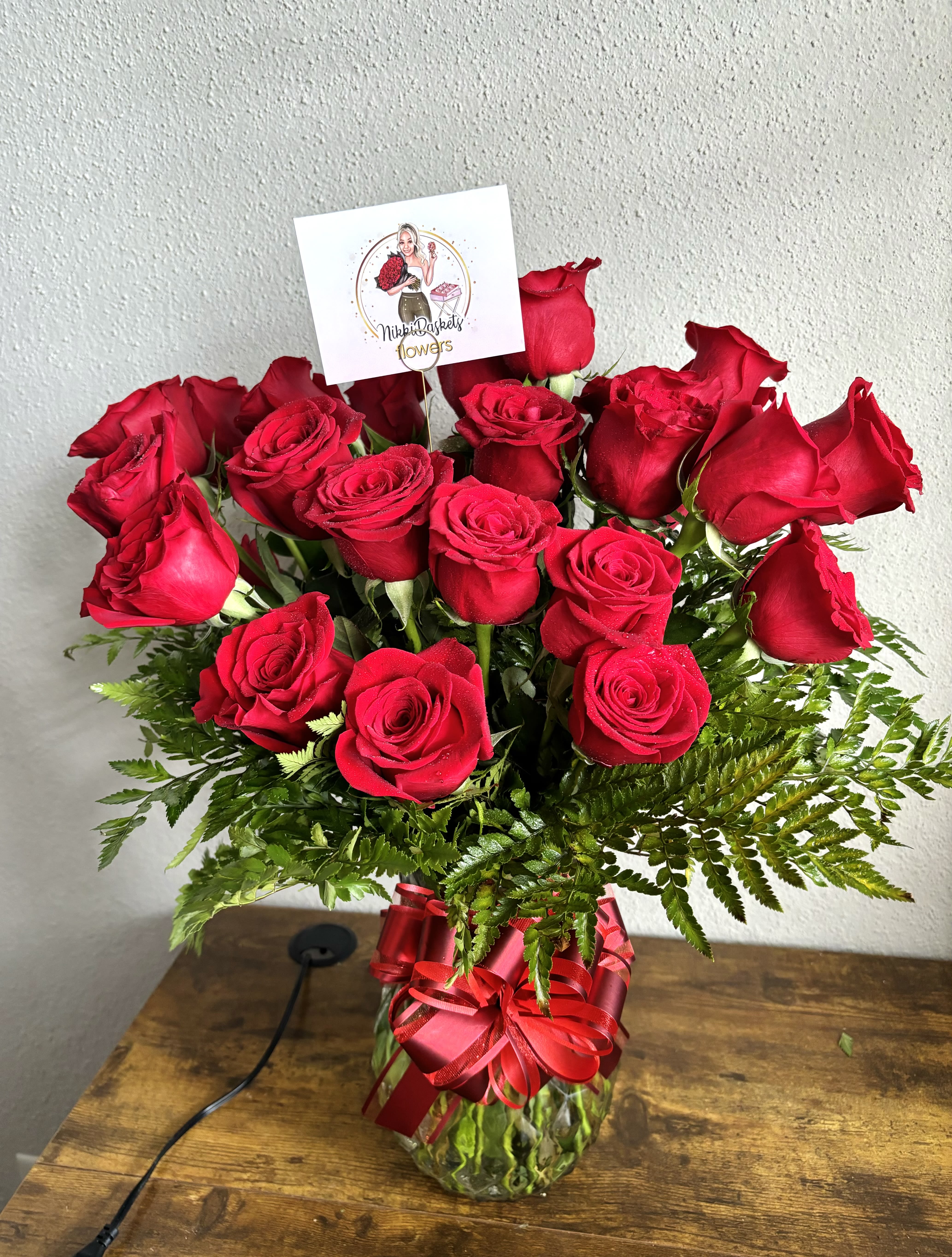 24 Rose in Glass Vase