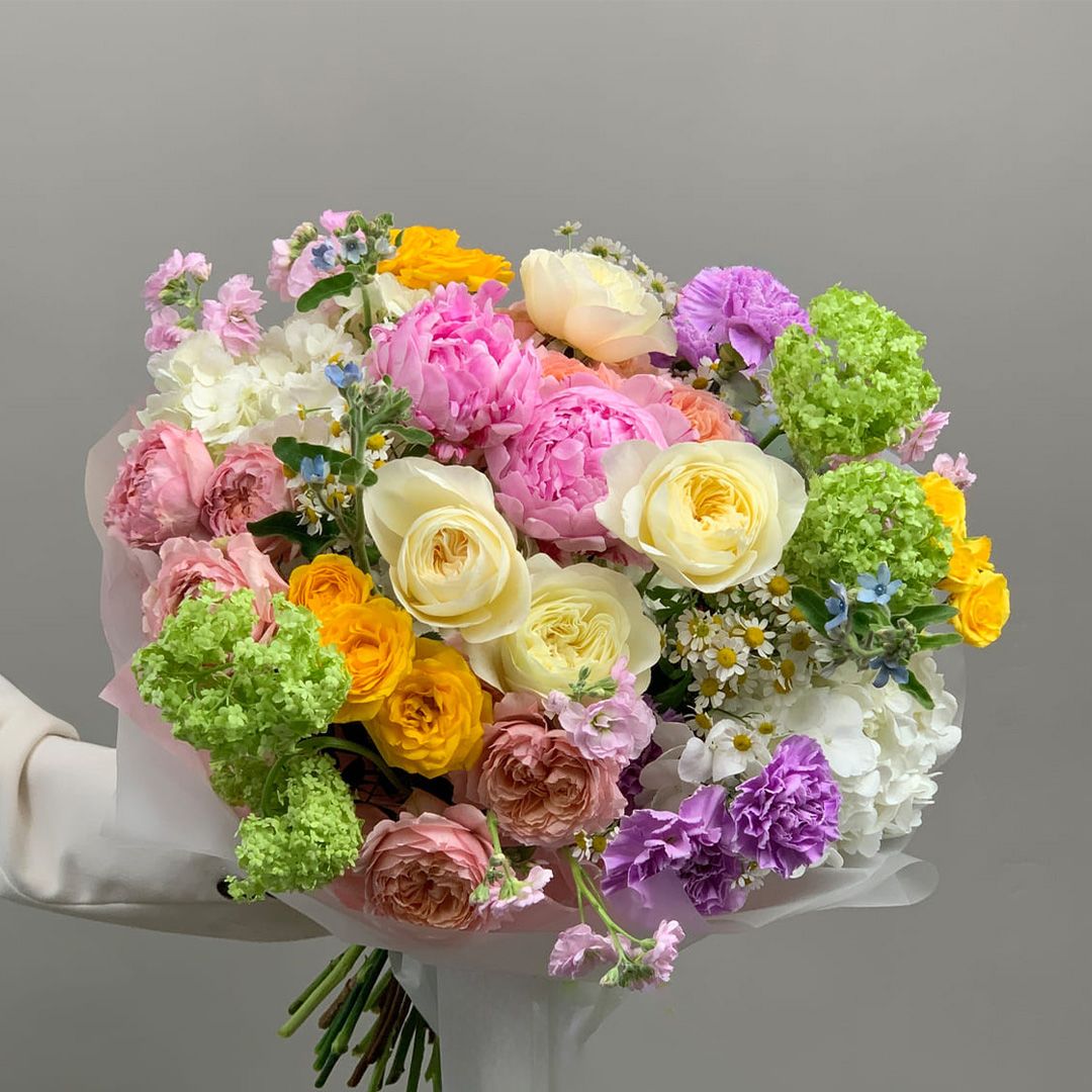 Flowers Lounge Weekly Bouquet 