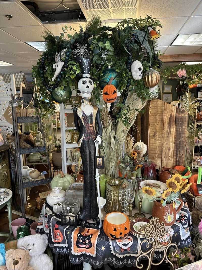 CLICK HERE - MOM'S TREASURES IN STORE