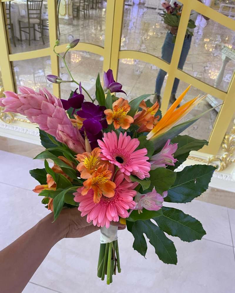 Tropical colors bouquet