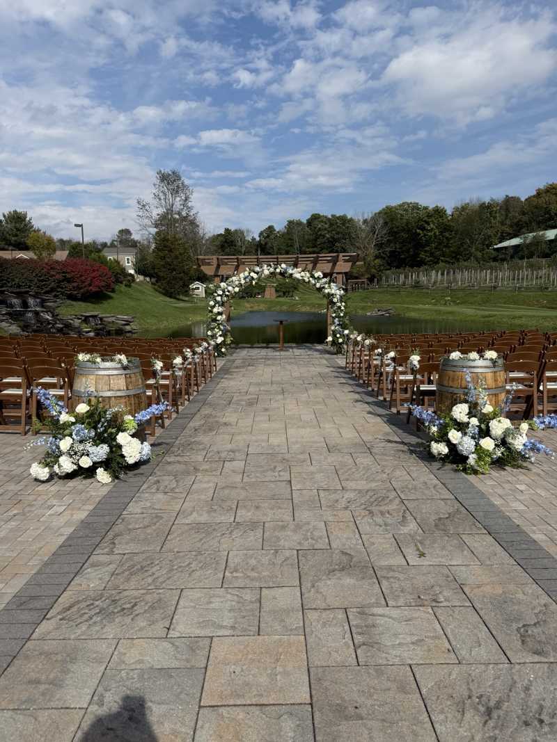 Full Bear Brook Arch with 2 Aisle Gardens