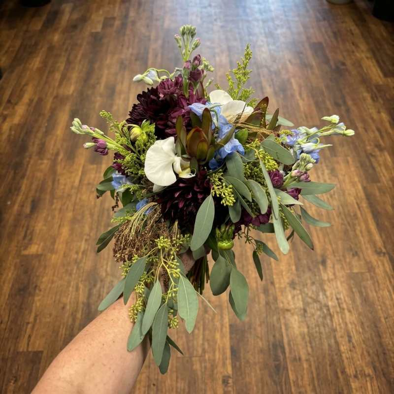 deep autumn bride's handheld flower bouquet