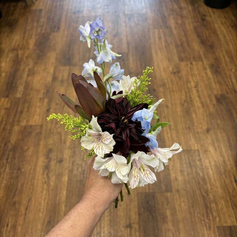 deep autumn posy nosegay flowergirl handheld flower bouquet