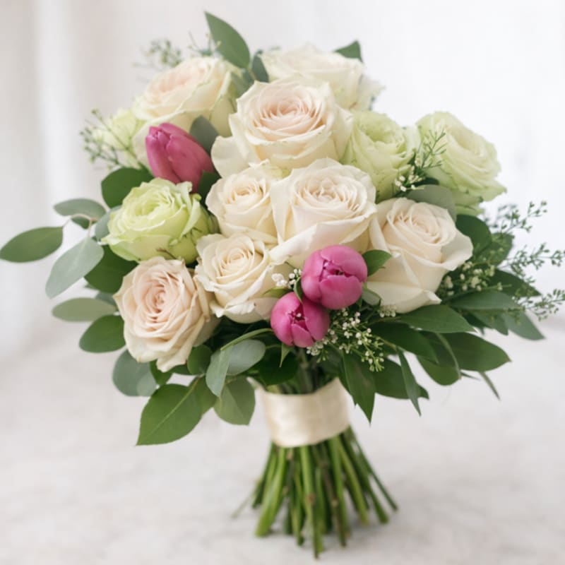 Elegant Bouqs and centerpieces