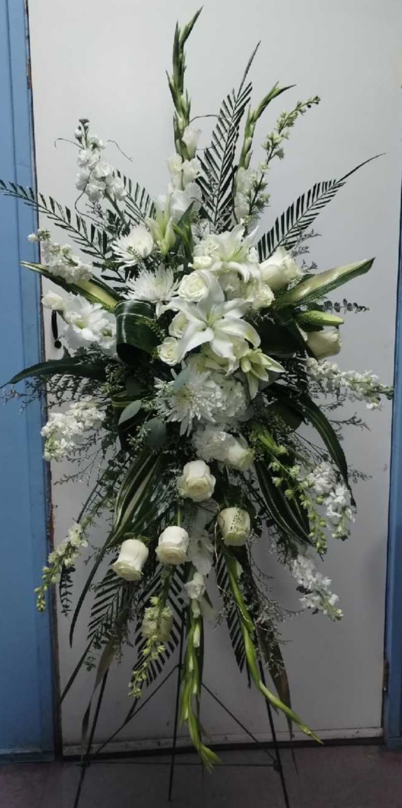White Standing Spray