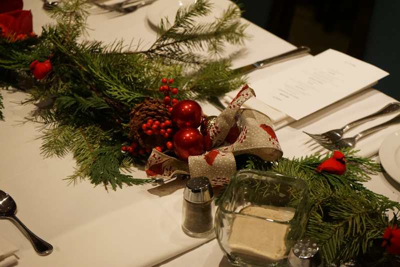 '23 "Seasons 52" Garland Centerpieces